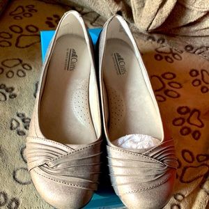 Cliffs by White Mountain pewter comfort flats size 10